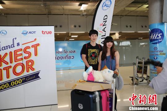 通讯:第2200万名游客泰爽背后(图)|泰国|游客