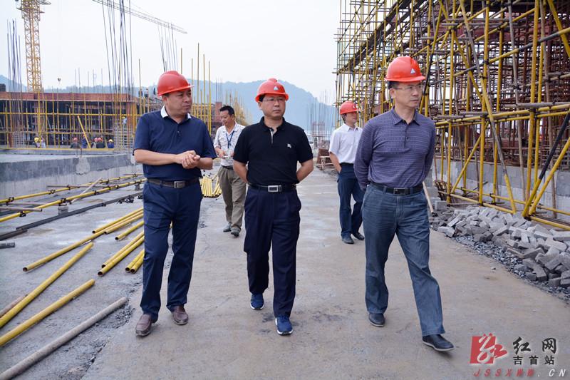吉首市委书记刘珍瑜率相关部门负责人深入吉首市部分重点项目建设现场