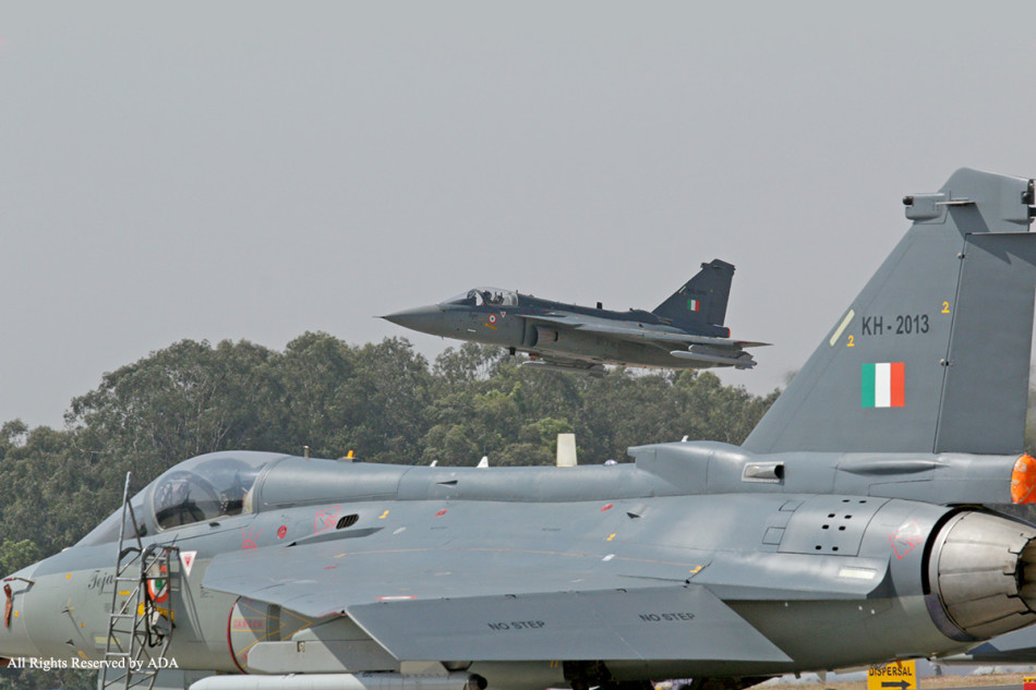 莫迪拒绝购更多阵风战机 或靠LCA对抗中国空