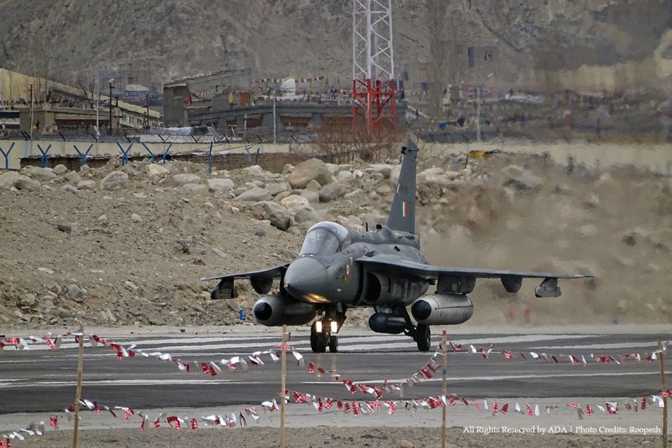 莫迪拒绝购更多阵风战机 或靠LCA对抗中国空