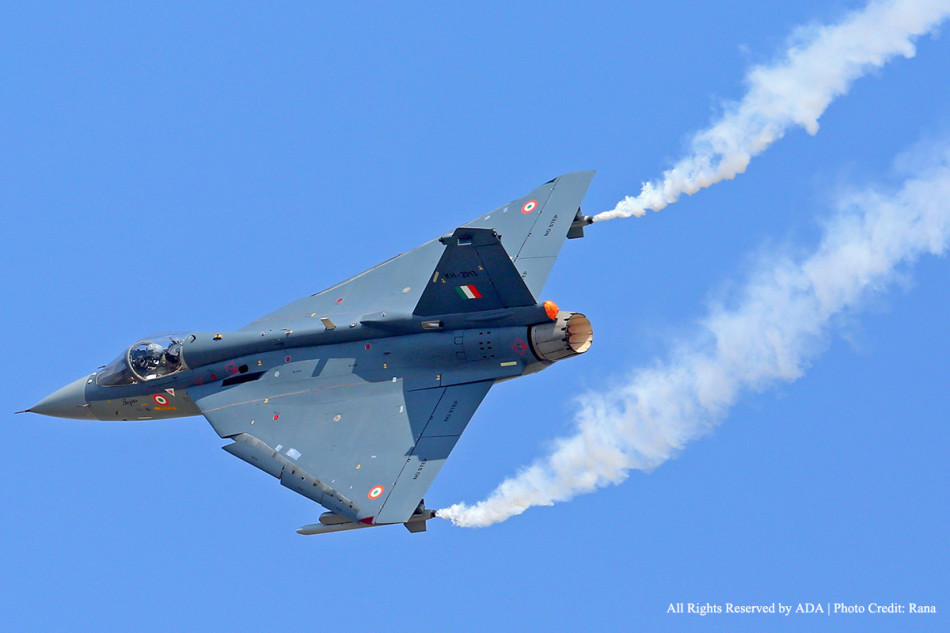 莫迪拒绝购更多阵风战机 或靠LCA对抗中国空