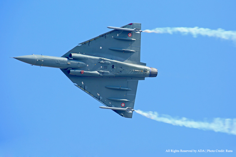 莫迪拒绝购更多阵风战机 或靠LCA对抗中国空