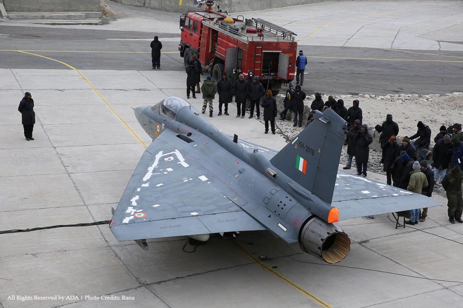 莫迪拒绝购更多阵风战机 或靠LCA对抗中国空