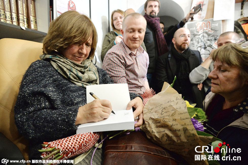 白俄罗斯女作家获2015年诺贝尔文学奖 出席新