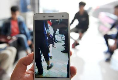 少年扶倒地老人被索赔10万 称扶她就被她抓住