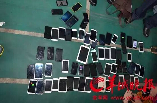 恐怖迎新!网曝新人空姐被塞行李架|广州|空姐|街