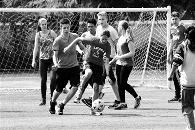 物理数学课跟不上 足球水平完胜|德国|高中|足球