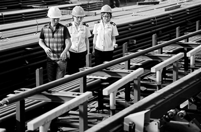 南京颁发首张三证合一、一照一码登记证|国税