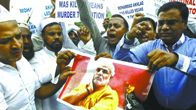 加尔各答14日爆发示威，抗议穆斯林“屠牛被杀”。