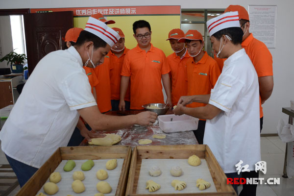 长沙伢子带着包子角逐世界众筹大会亿元资金