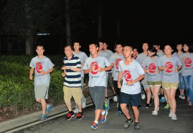 电子科大最牛班规:每天夜跑5公里|加班|学生|