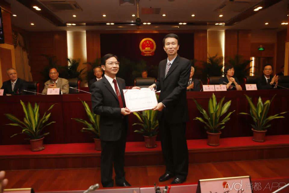 黄喜忠,赵海任佛山市副市长