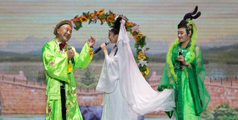 天津版甄嬛笑翻全场《欢乐小品喜剧汇》再创票