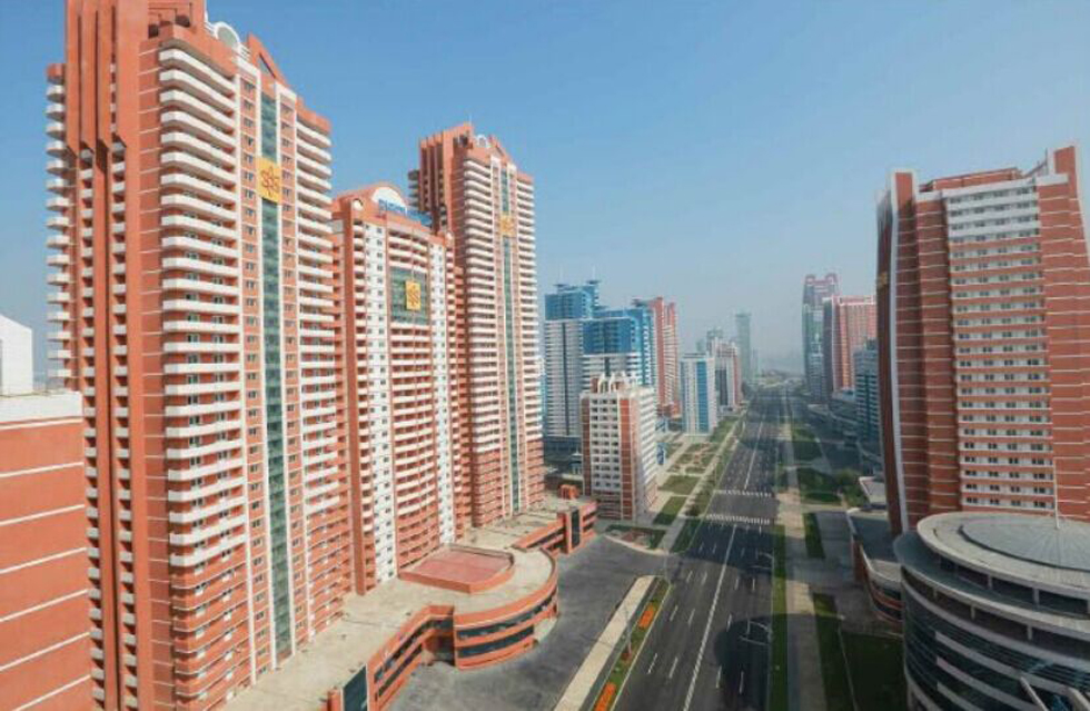 金正恩视察未来科学家大街 称赞住宅环境一流