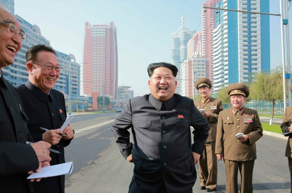 金正恩视察未来科学家大街 称赞住宅环境一流