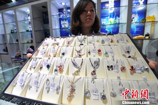 流媒体探访世界人工宝石之都广西梧州|税收|