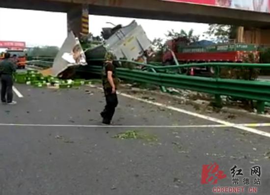 湘西州运钞车长常高速上发生车祸3人遇难