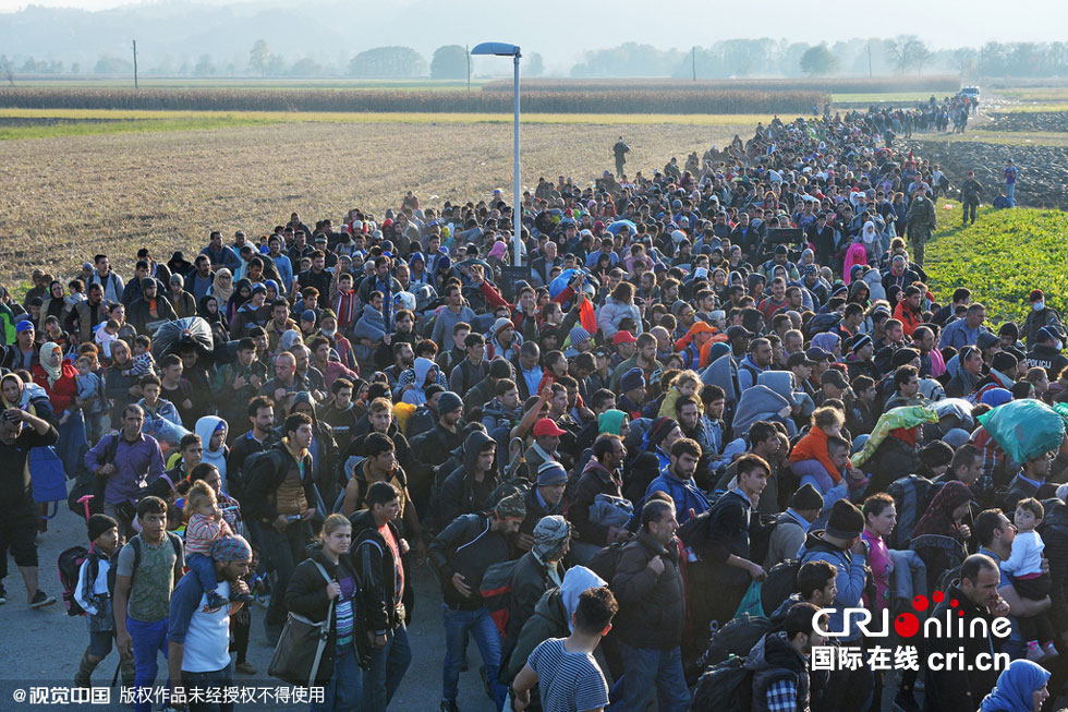 大批移民入境斯洛文尼亚 涌向难民营(高清组图