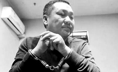 一逃犯藏16年经商 资产过亿|重伤|被砸|群体