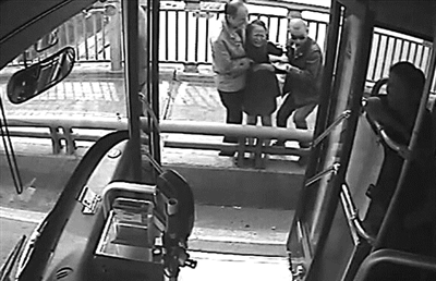 不留名救援者被发现 是名检察官|女子|检察官