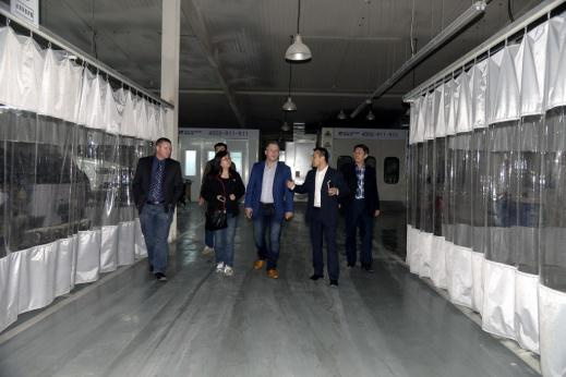 德师傅特斯拉联手 打造高端电动车服务平台|师