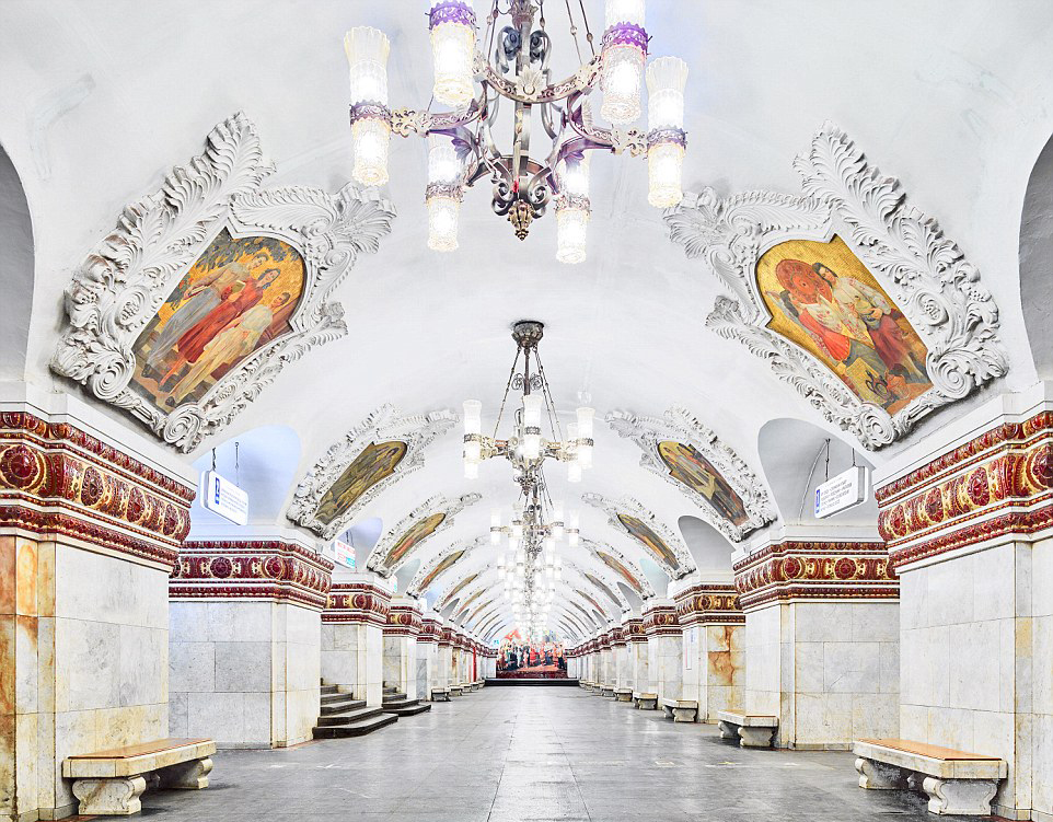 空无一人的莫斯科地铁站:富丽堂皇如宫殿(高清