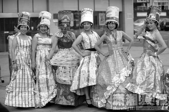 长沙上演环保时装秀 服装由废弃材料制成|环保