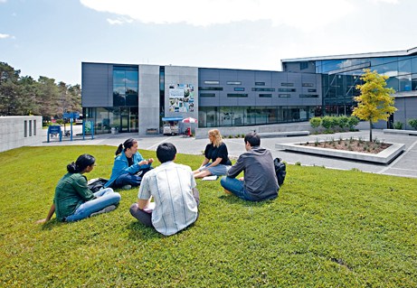 加元汇率持续低迷 吸引中国学生弃美留加|加