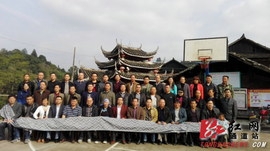 湖南芷江师范成通道侗锦产业航母新的助推器|