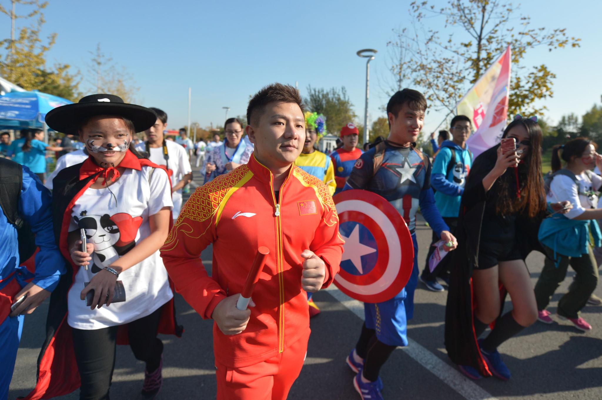 爱心公益快乐跑 明星萌娃齐助阵|公益|明星|爱心_新浪新闻