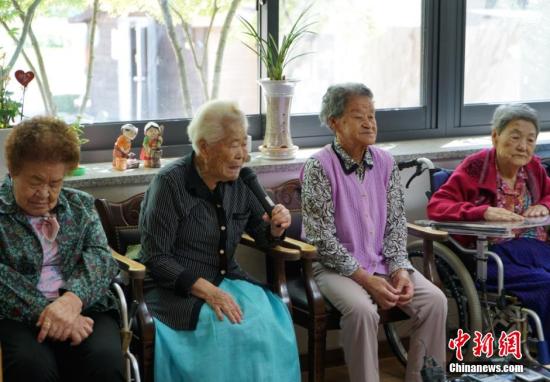 在距离韩国首尔约50公里的京畿道广州市,有一座成立于1998年的慰安妇“分享之家”,这里居住着10名前日军“慰安妇”,还建有一个慰安妇历史馆。。 中新社发 吴旭 摄