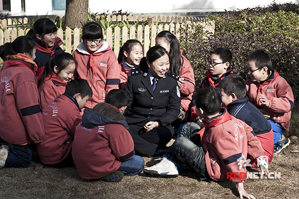 【最喜爱的人民警察】黄虹:平安社区的守护神