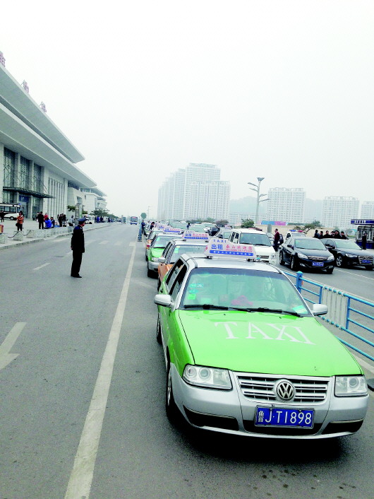 砸了快车,收入就不减少了?_fina|被砸|黑车|打伤