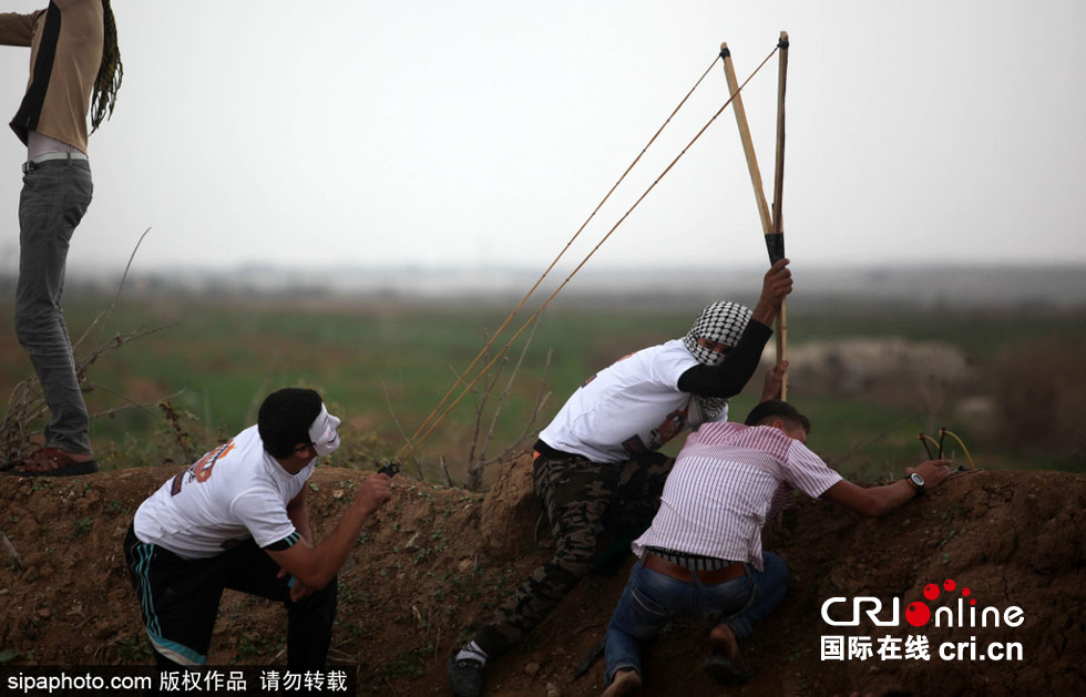 巴以冲突回归 冷兵器 弹弓马车齐上阵(组图)|巴