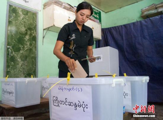 资料图：当地时间10月30日，缅甸全国大选投票中。