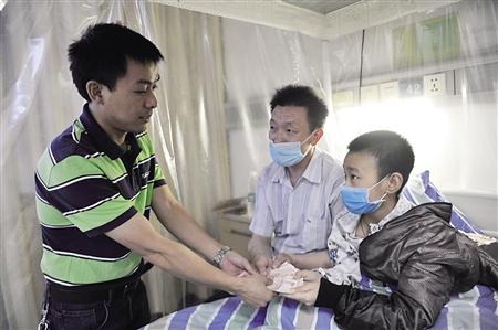 本报记者郑友李阳分获第三届 重庆市十佳田坎