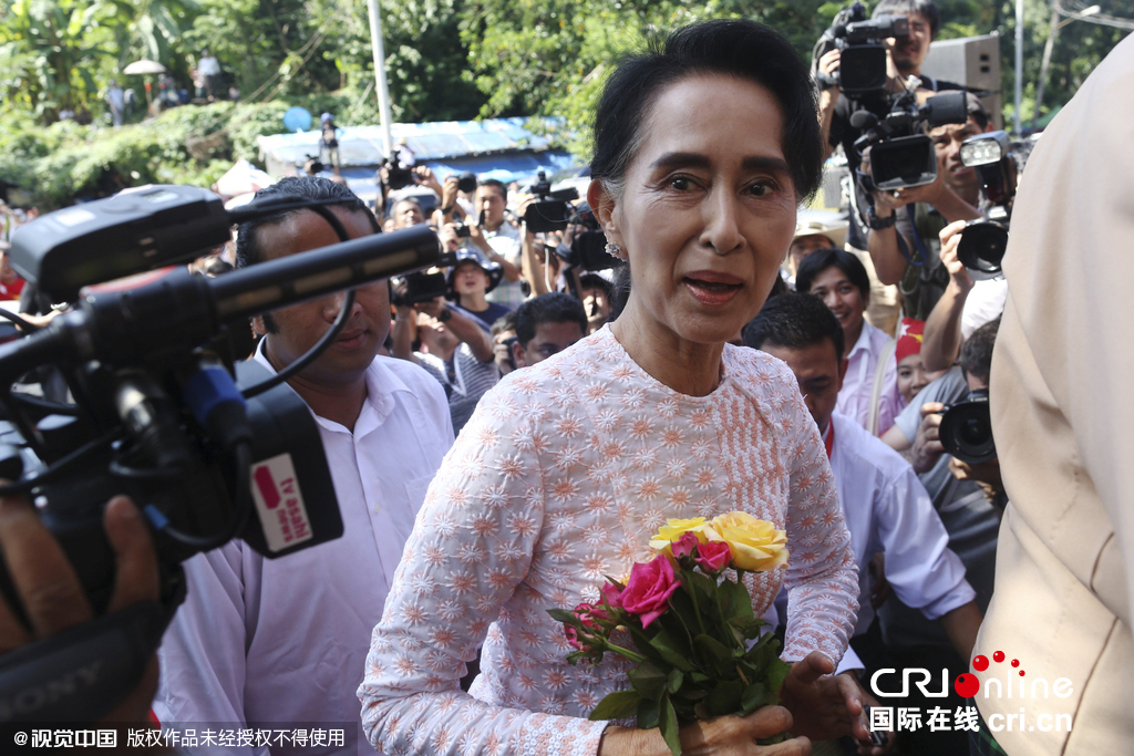缅甸反对党宣布获胜 昂山素季致意支持者(组图