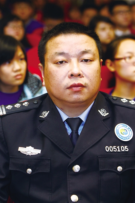樊劲松： 停不下来的打拐警察