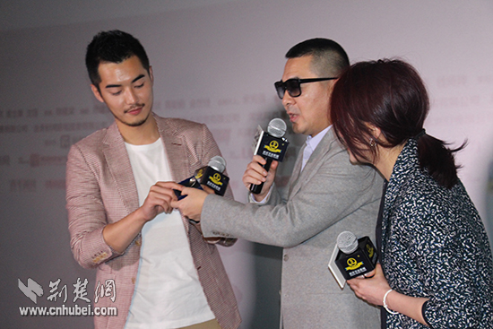 陈建斌求蒋勤勤抡勺打屁屁 金世佳在汉庆生获