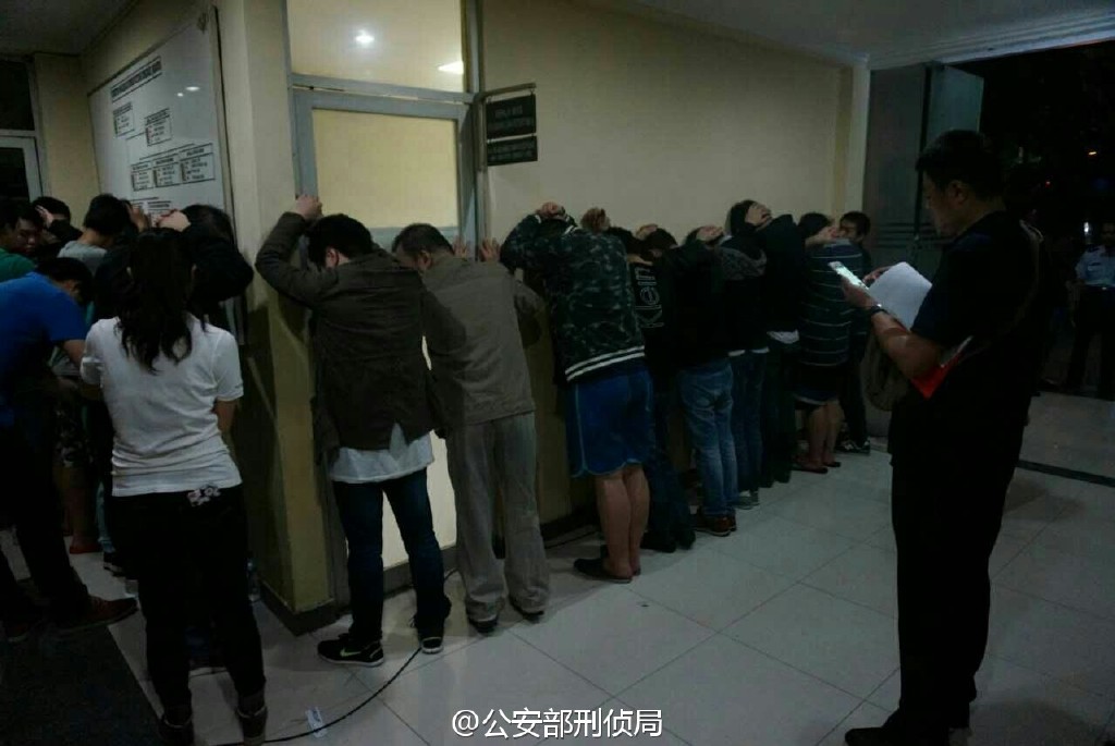 犯罪嫌疑人已被顺利押解回国(高清组图)|上海|电