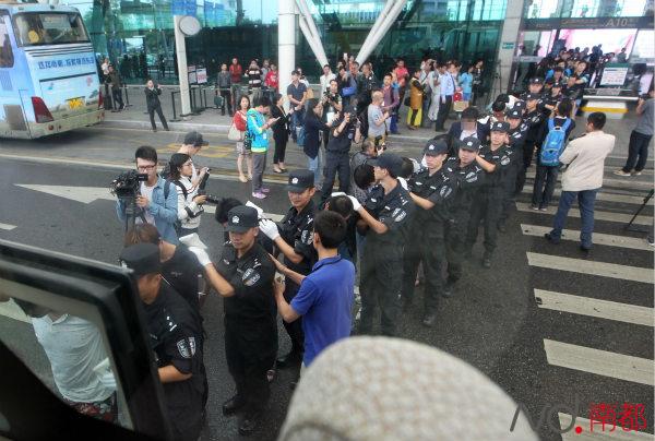 冒充国家机关电话诈骗 39嫌犯从印尼被押送回