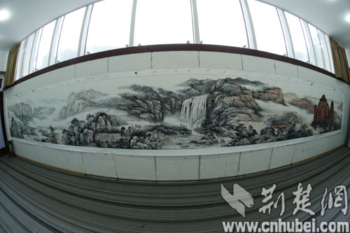 630米长江国画长卷在武汉亮相 一览6000公里