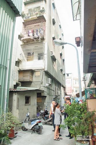 郑姓父女陈尸在承租公寓。来源：台湾《中国时报》