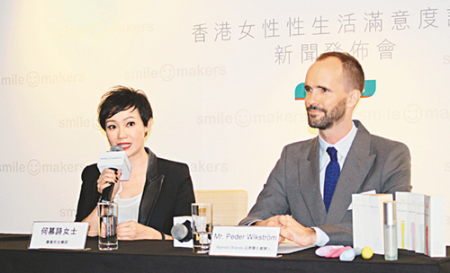 左为香港性治疗师何慕诗，右为某性生活健康品牌联合创始人Peder Wikstrom，此次调查亦由该品牌发起。香港《文汇报》