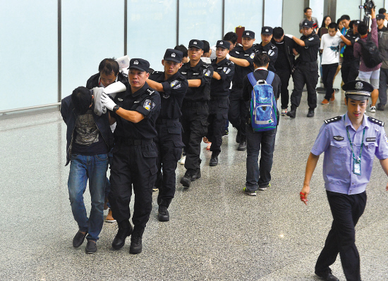 粤港联手首破跨境电信诈骗案|团伙|警方|窝点