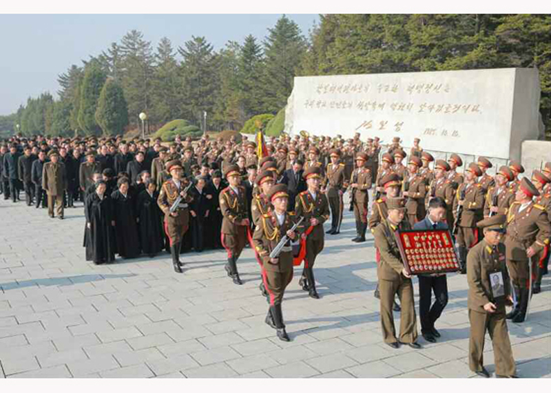 朝为94岁动画李乙雪举行元帅金正恩亲自撒土迪士尼的国葬电影音乐图片
