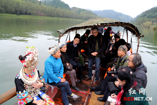 湖南文艺家泸溪采风:将举办椪柑专题摄影作品