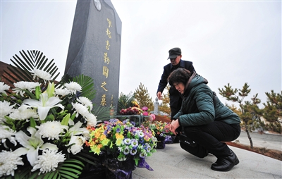 呼格吉勒图迁入新墓 墓志铭写昭雪史|冤假错案