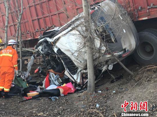 黑龙江肇东市境内3车相撞致4死1伤 原因待查|