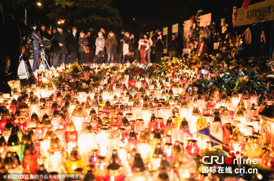 世界各国民众悼念巴黎恐袭案遇难者(高清组图